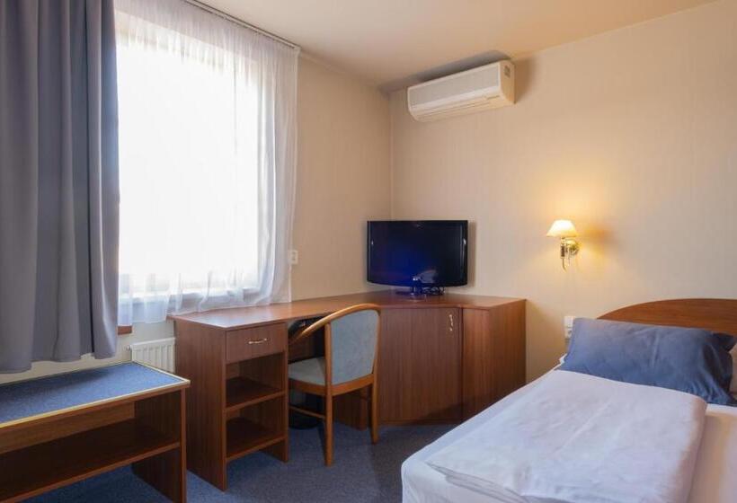 标准间, Mohelnice