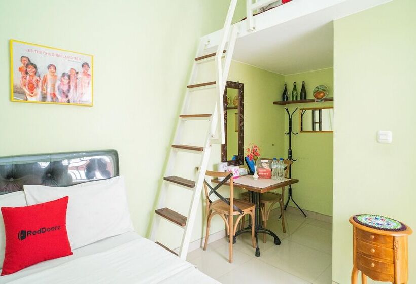 غرفة قياسية, Reddoorz Syariah Near Suncity Mall Sidoarjo