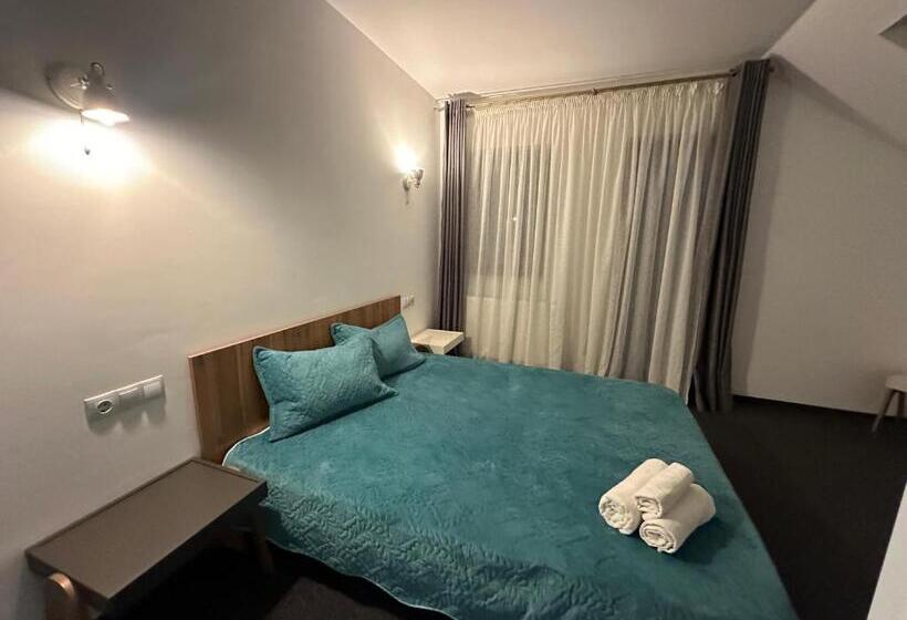 اتاق لوکس, Turquoise House