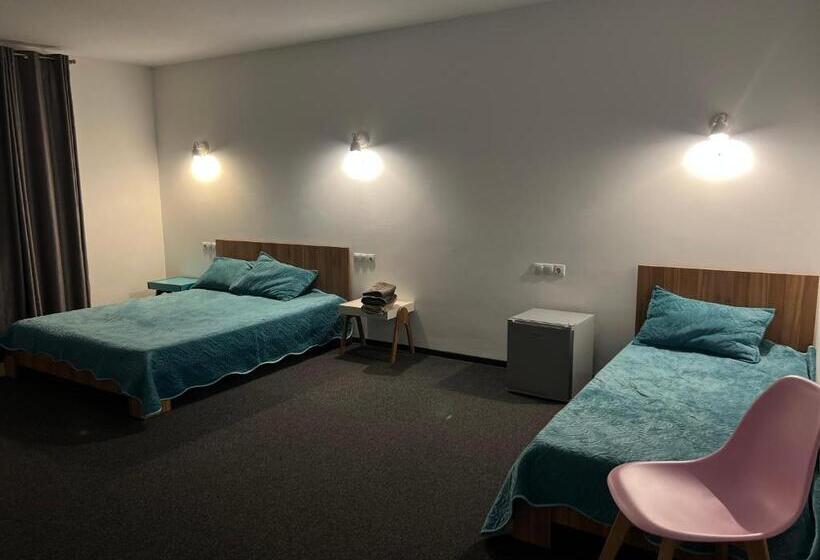 اتاق استاندارد سه نفره, Turquoise House
