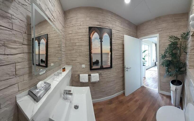 סוויטת ג'וניור עם מרפסת, Garni Am Schloss