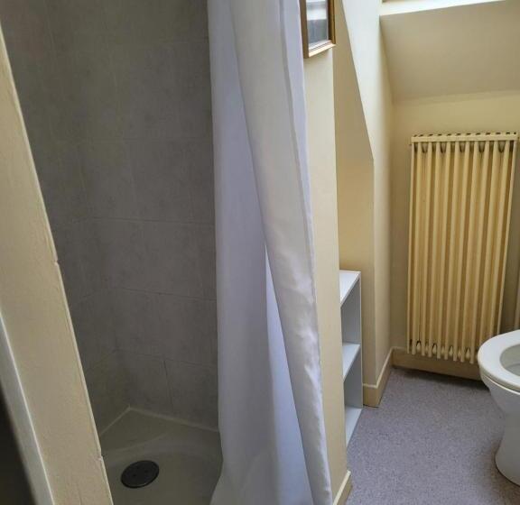 غرفة قياسية, Au Pont D Anjou