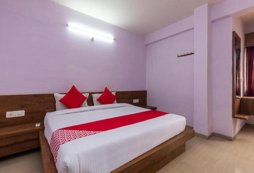 3 Bett Klassisches Zimmer, Collection O Prince Palace