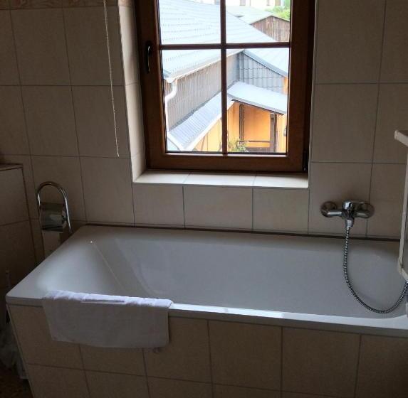 キングサイズベッドのスイートルーム, Landhotel Quelle