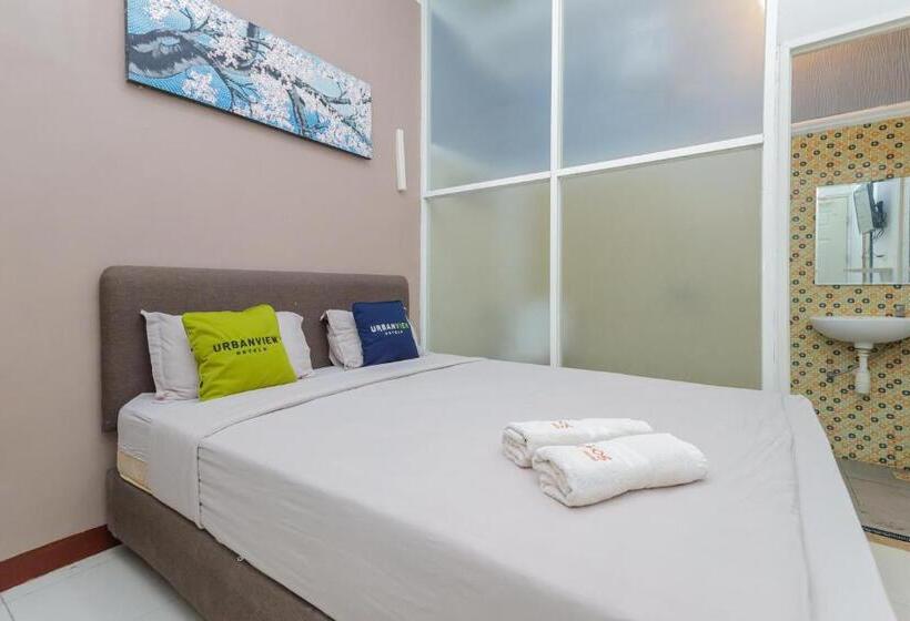 Номер Deluxe, Urbanview Hotel Syariah Near Gelora Delta Sidoarjo