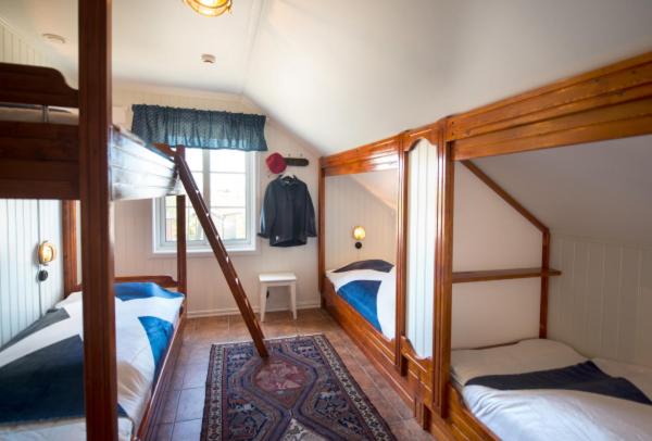 غرفة قياسية رباعية, Logi & Bastu