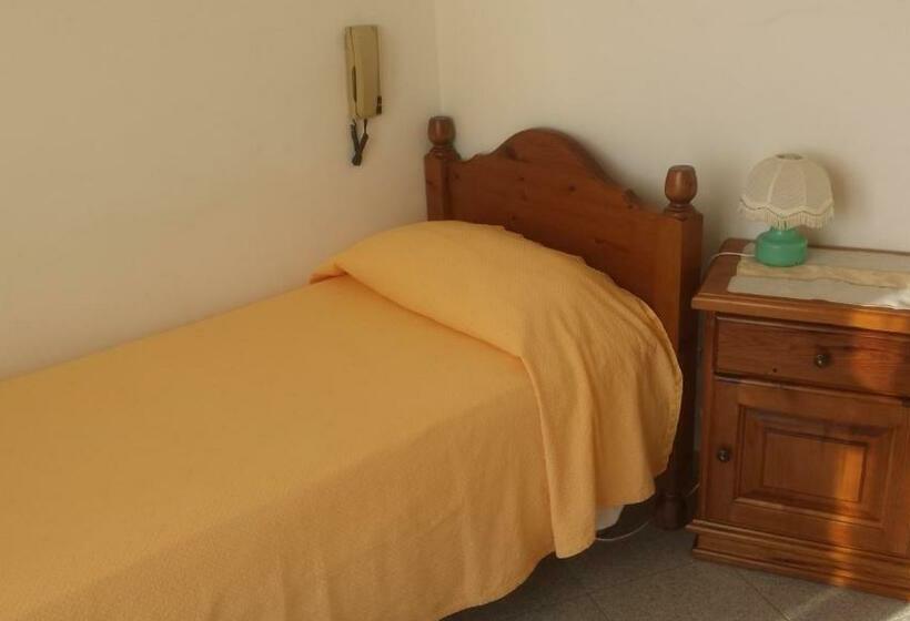 חדר סטנדרט יחיד עם מרפסת, Albergo Al Sole Ad Aquila Di Arroscia Im A Trenta Chilometri Dal Mare