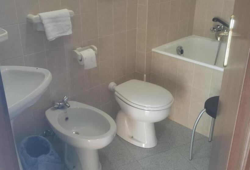 חדר סטנדרט יחיד עם מרפסת, Albergo Al Sole Ad Aquila Di Arroscia Im A Trenta Chilometri Dal Mare