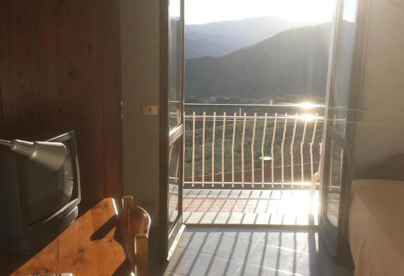 חדר סטנדרט יחיד עם מרפסת, Albergo Al Sole Ad Aquila Di Arroscia Im A Trenta Chilometri Dal Mare