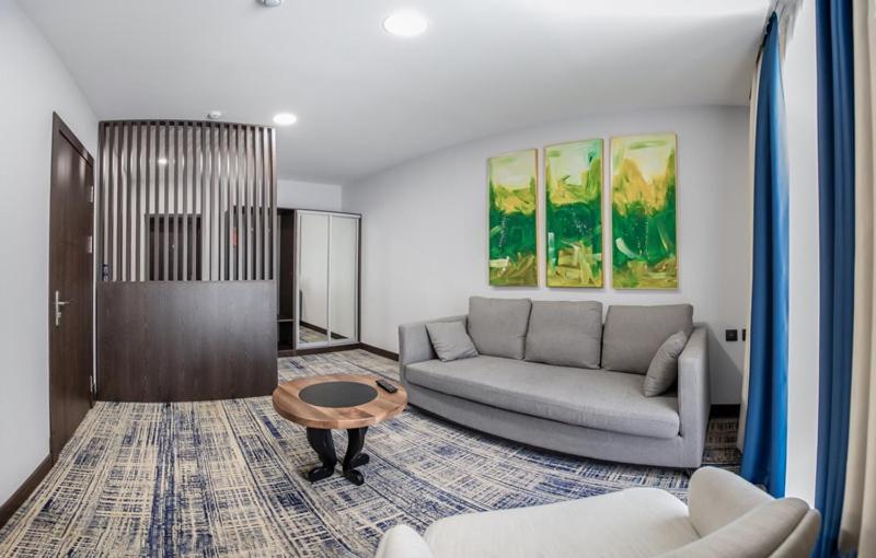 סוויטה, Avenue Park