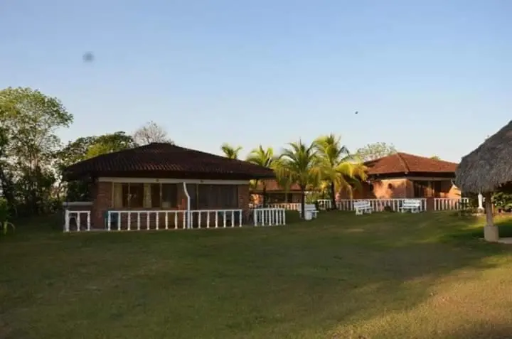 エコノミールーム, Campestre Luna Roja