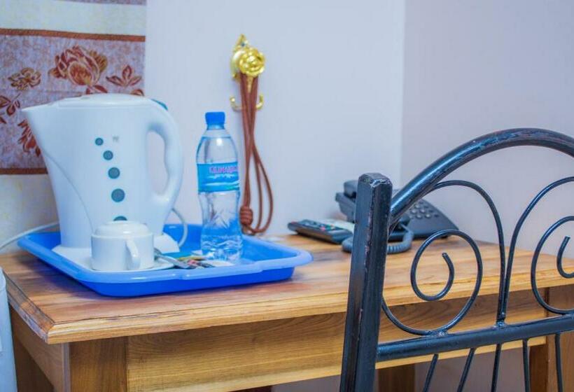 스탠다드 룸 킹사이즈 침대, Mzunguu Safari Lodge