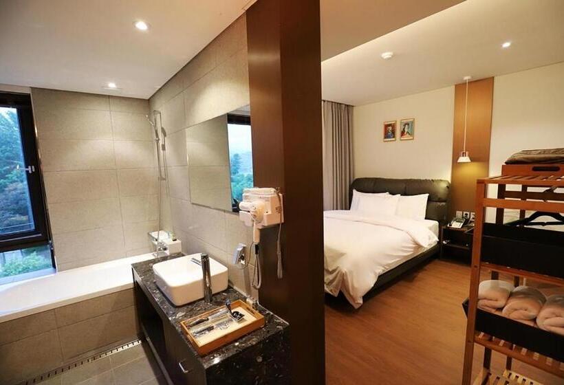 סוויטת ג'וניור, Namyangju Bukhangang Dolcecasa