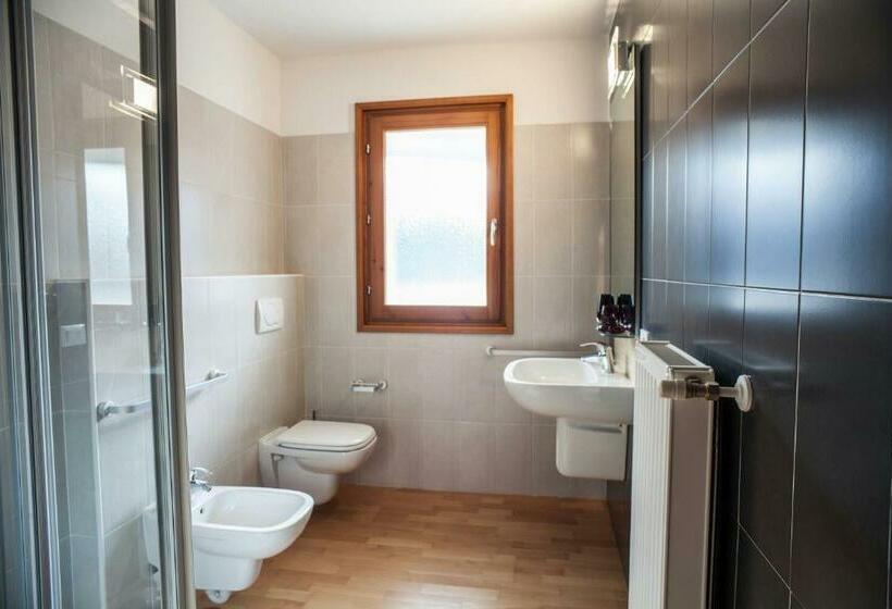 四人标准间, Pramaggiore