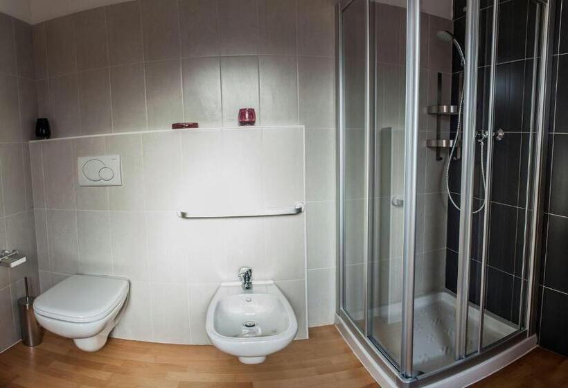 四人标准间, Pramaggiore