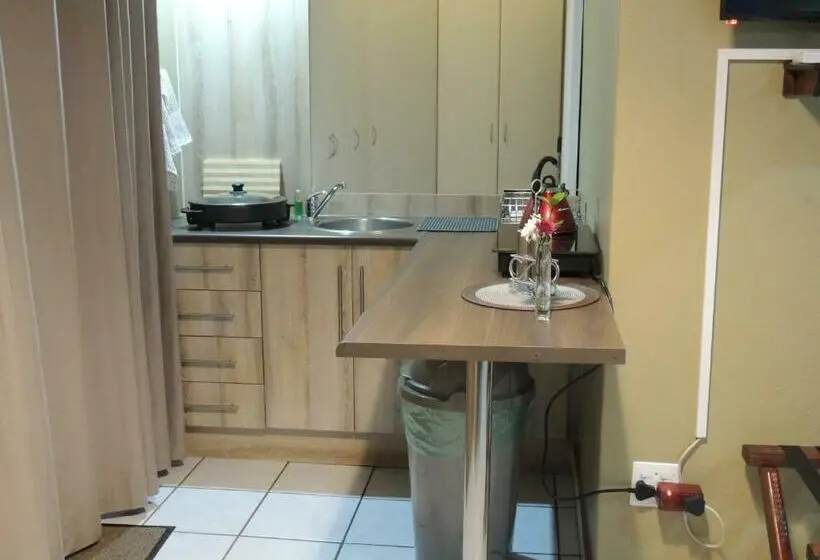 スタンダードルーム, Hullabaloo Selfcatering Sleepover