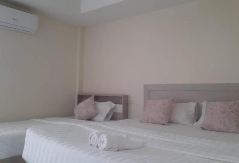 غرفة قياسية ثلاثية, Pon Resort