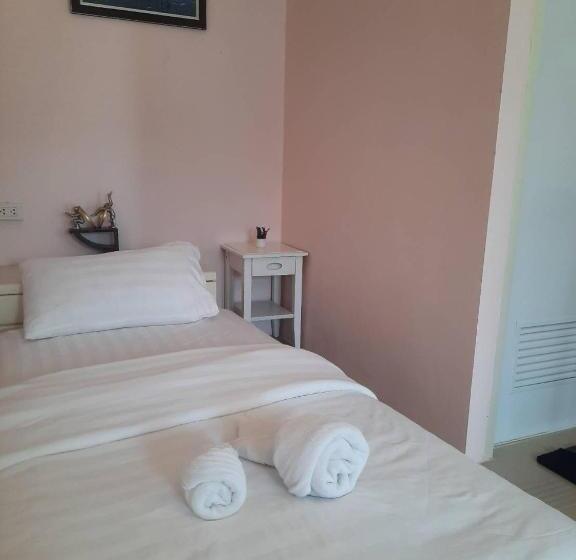 بنجلو قياسى, Pon Resort