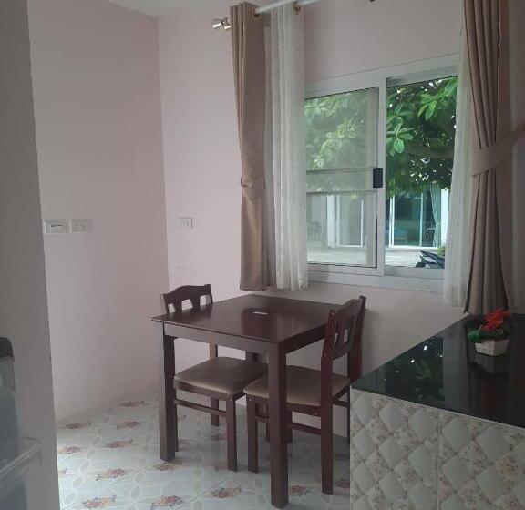 بنجلو قياسى, Pon Resort