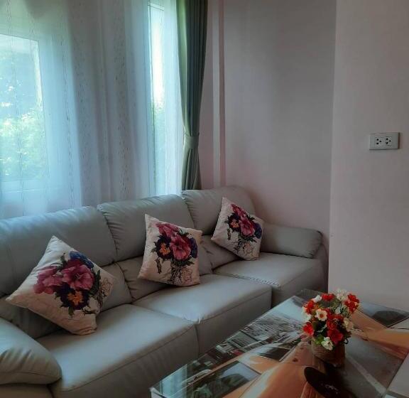 بنجلو قياسى, Pon Resort