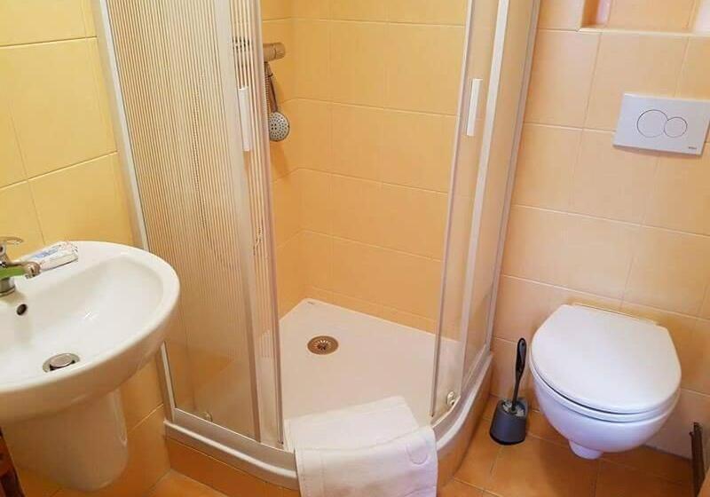 חדר סטנדרט לשלושה, Pension Pod Kaštany Srbská Kamenice