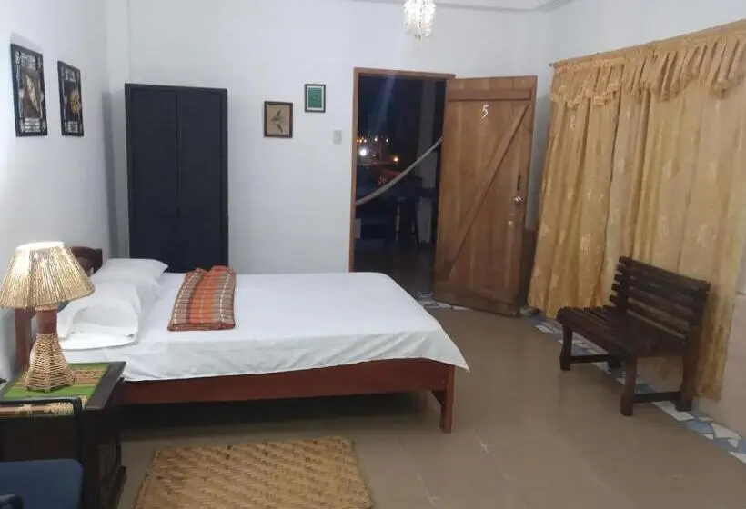 スタンダード４人部屋, Hospedaje Algarrobo Machalilla