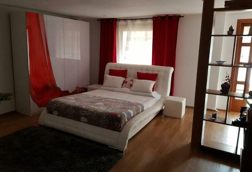 디럭스 룸, Casa Cu Muri