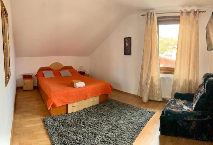 침실 2개 아파트, Casa Cu Muri