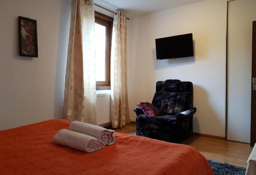 آپارتمان 2 خوابه, Casa Cu Muri