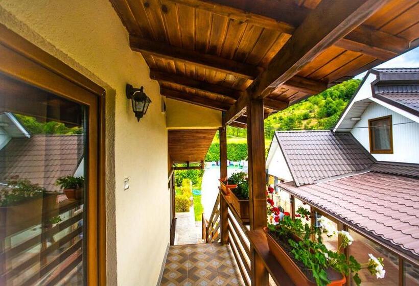 디럭스 룸 킹사이즈 침대, Casa Cu Muri