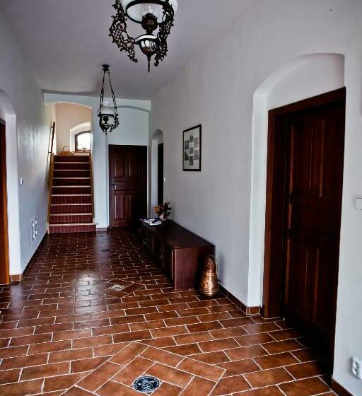 شقة غرفتين, Pension Rothschildův Dvůr