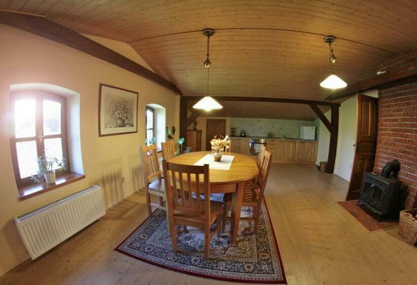 شقة غرفتين, Pension Rothschildův Dvůr