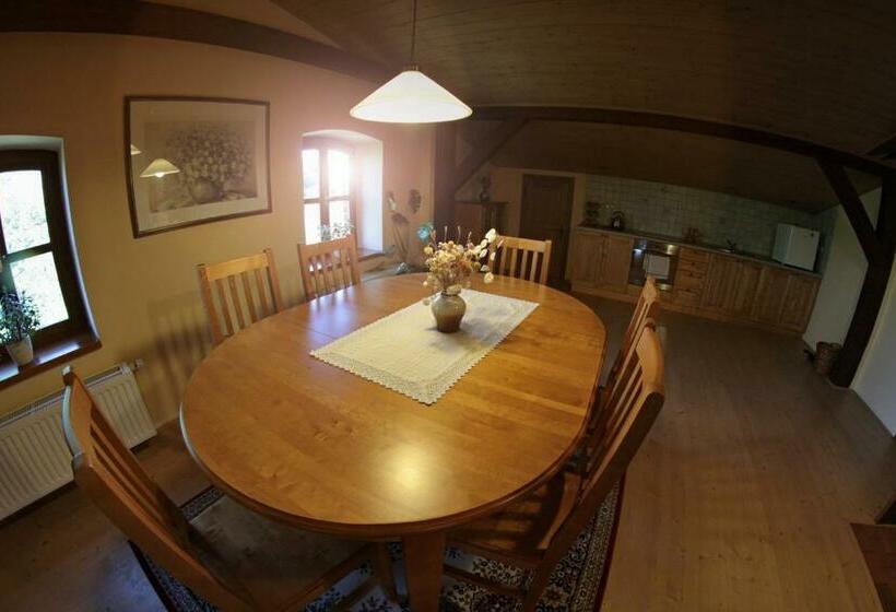 شقة غرفتين, Pension Rothschildův Dvůr