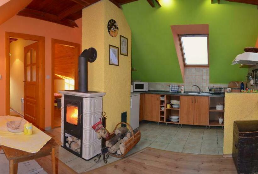 شقة غرفتين, Chalupa Sonja