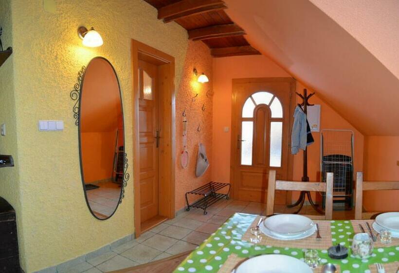 شقة غرفتين, Chalupa Sonja