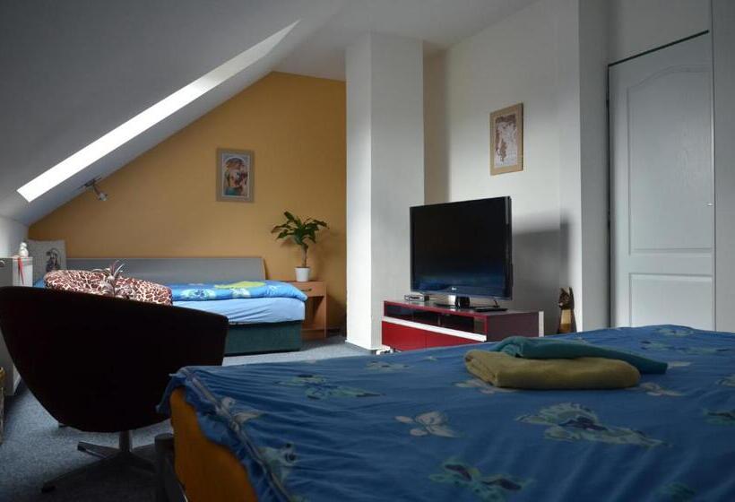 חדר סטנדרט לשלושה, Penzion Aura