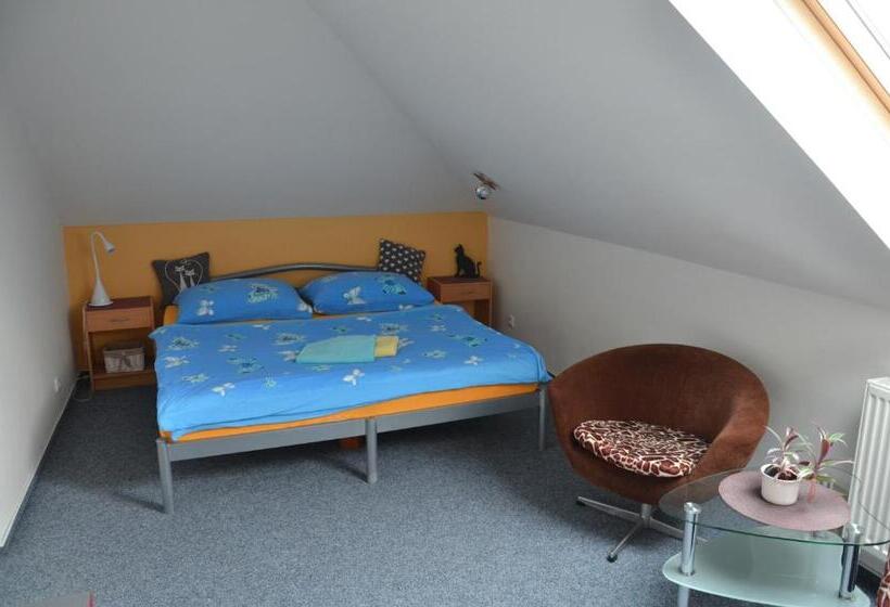 חדר סטנדרט לשלושה, Penzion Aura