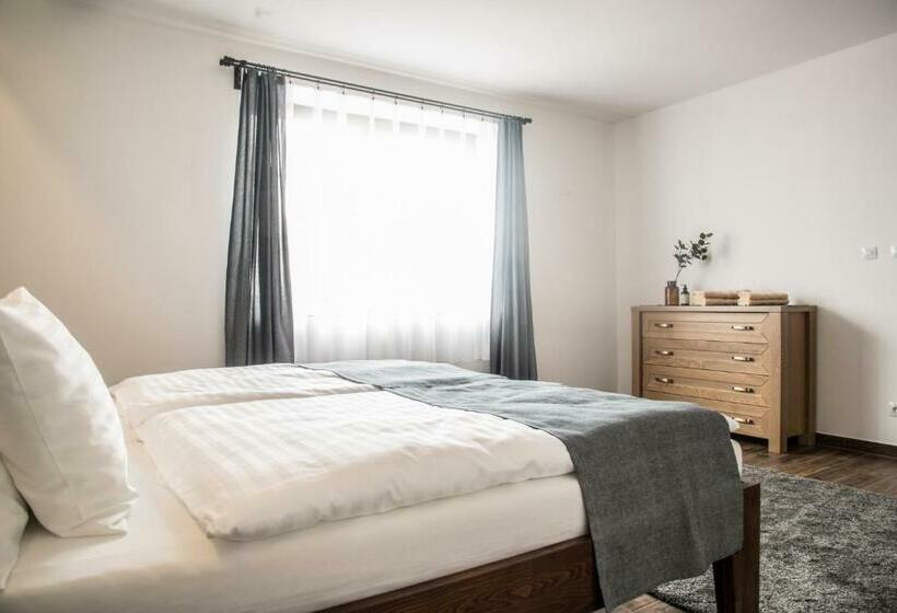 디럭스 스위트, U Josífka