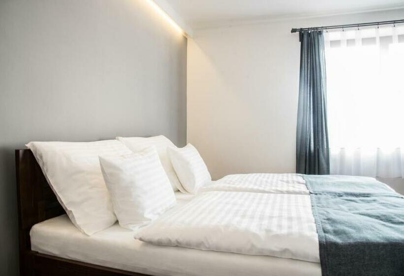 디럭스 스위트, U Josífka