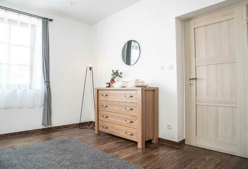 디럭스 스위트, U Josífka