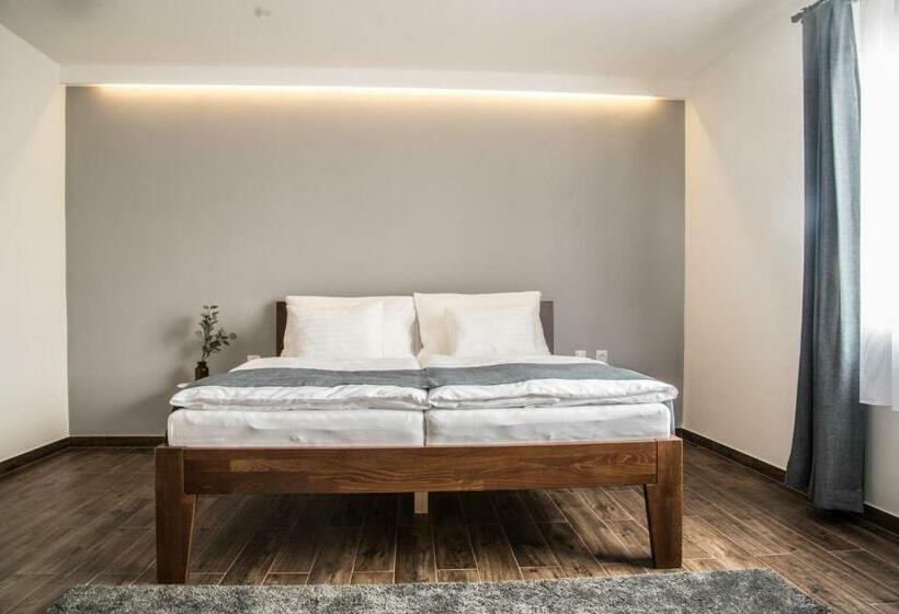 디럭스 스위트, U Josífka