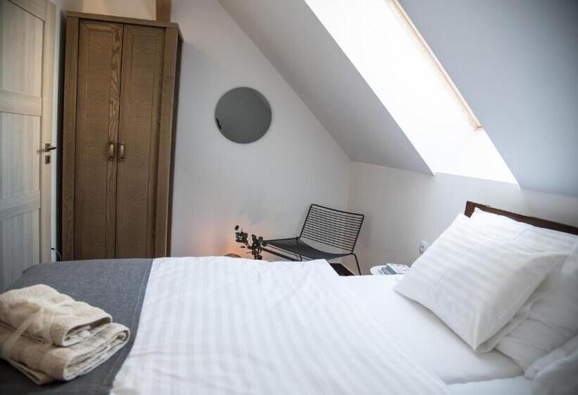 디럭스 스위트, U Josífka