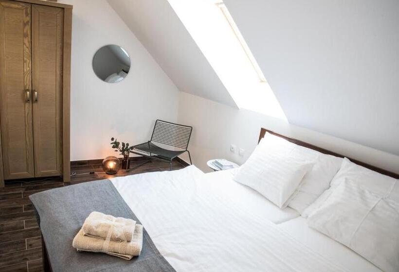 디럭스 스위트, U Josífka