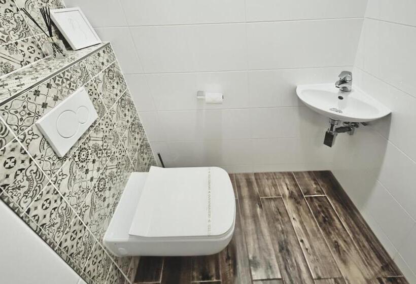 디럭스 스위트, U Josífka