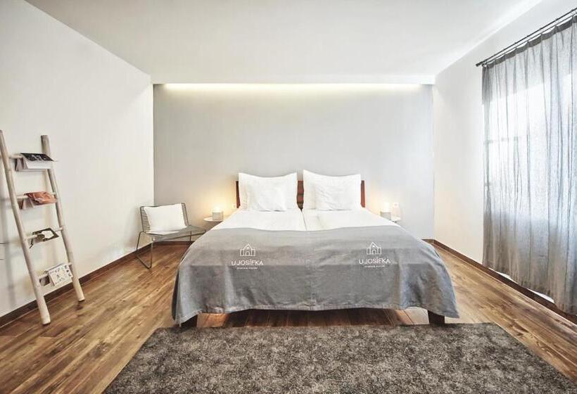 디럭스 스위트, U Josífka