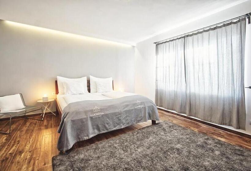 디럭스 스위트, U Josífka