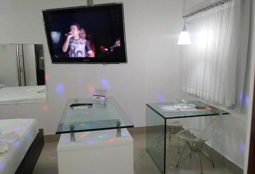 جناح سرير كينج, Ele E Ela Motel