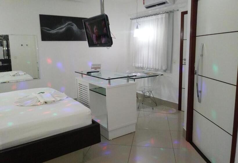 جناح سرير كينج, Ele E Ela Motel