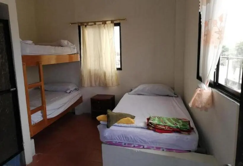 スタンダードトリプルルーム, Auto Hostal Jaramisol