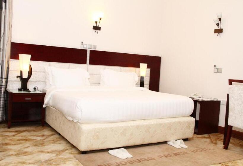 スタンダードルーム, Nejobugg Palace